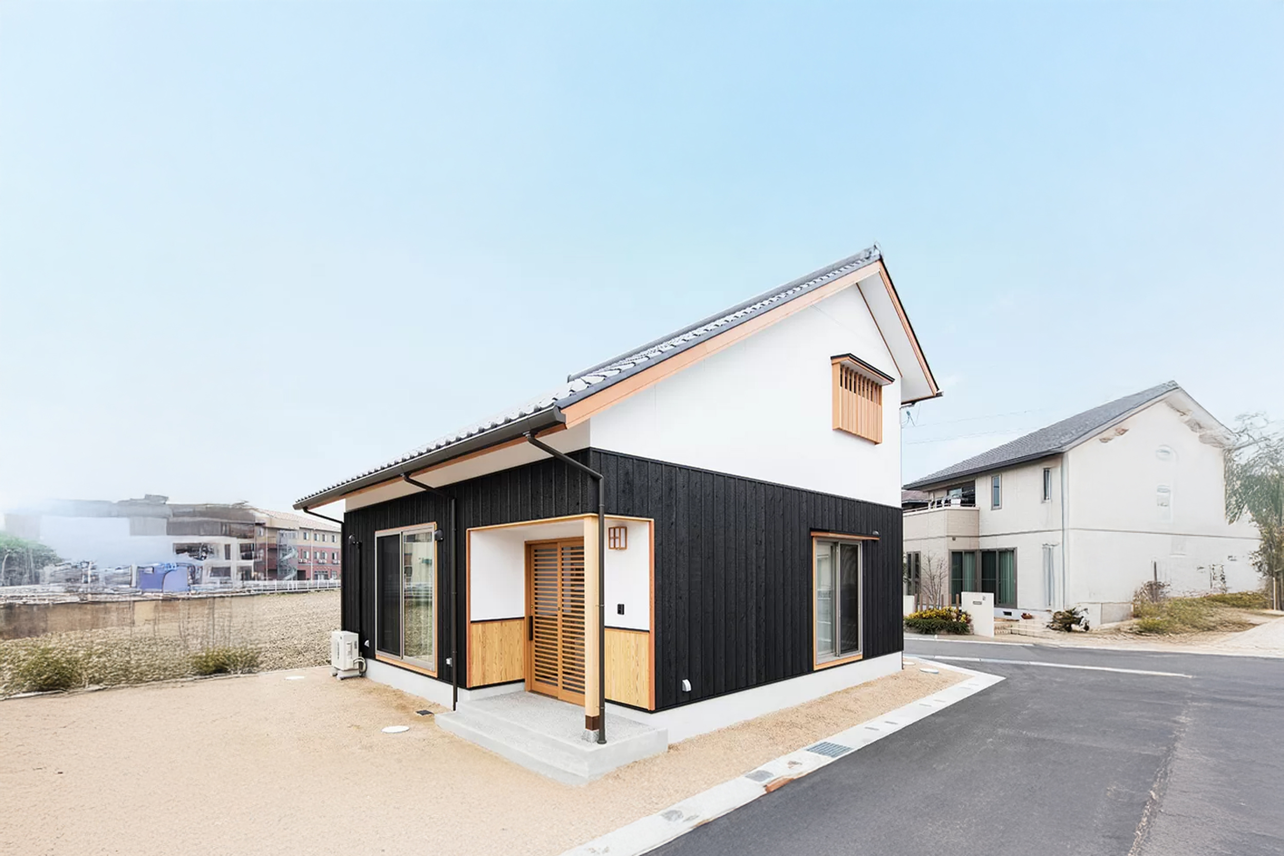 大屋根、本焼き、そして格子