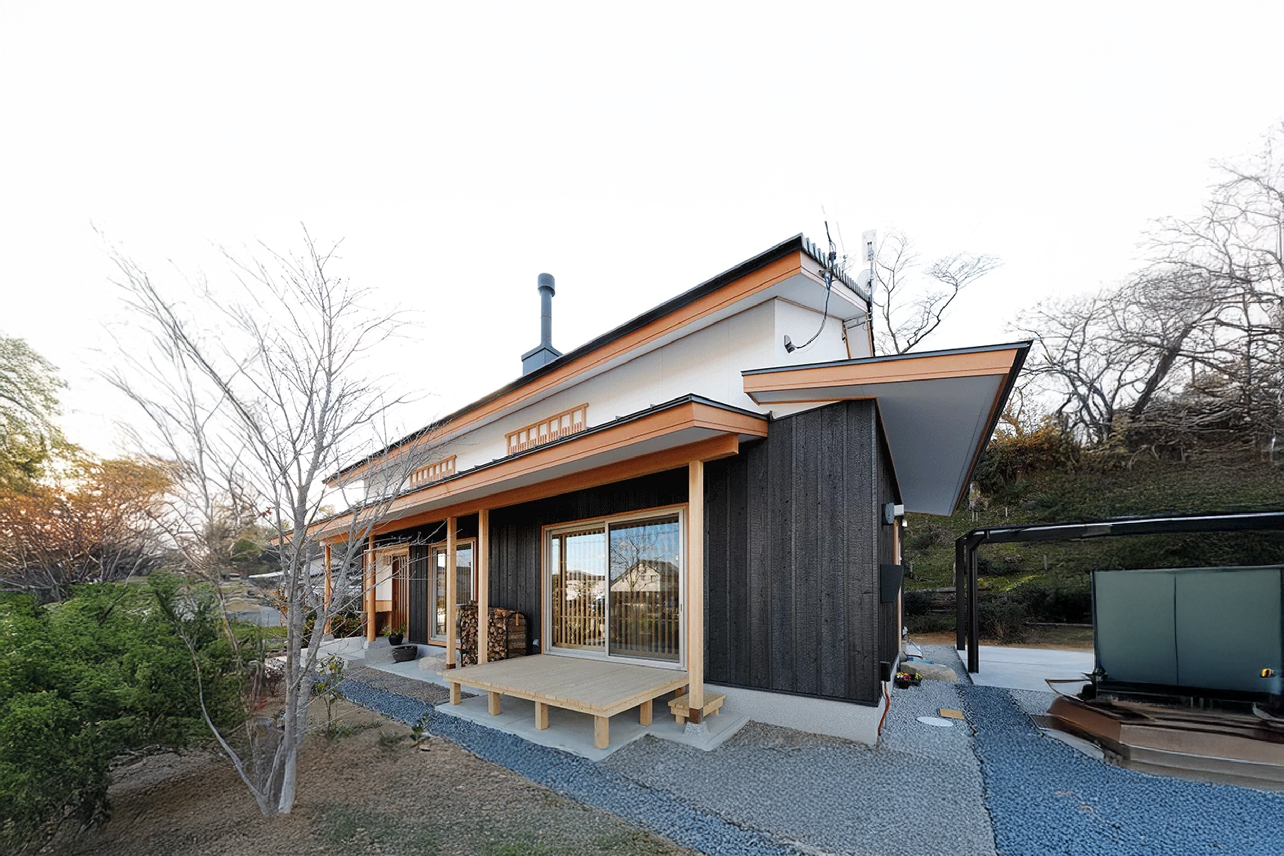 黒と白、和と薪ストーブの融合