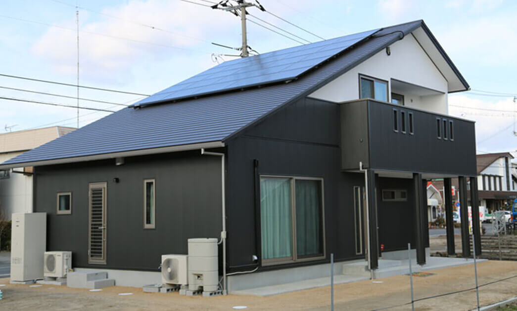 和モダンと自然素材の家