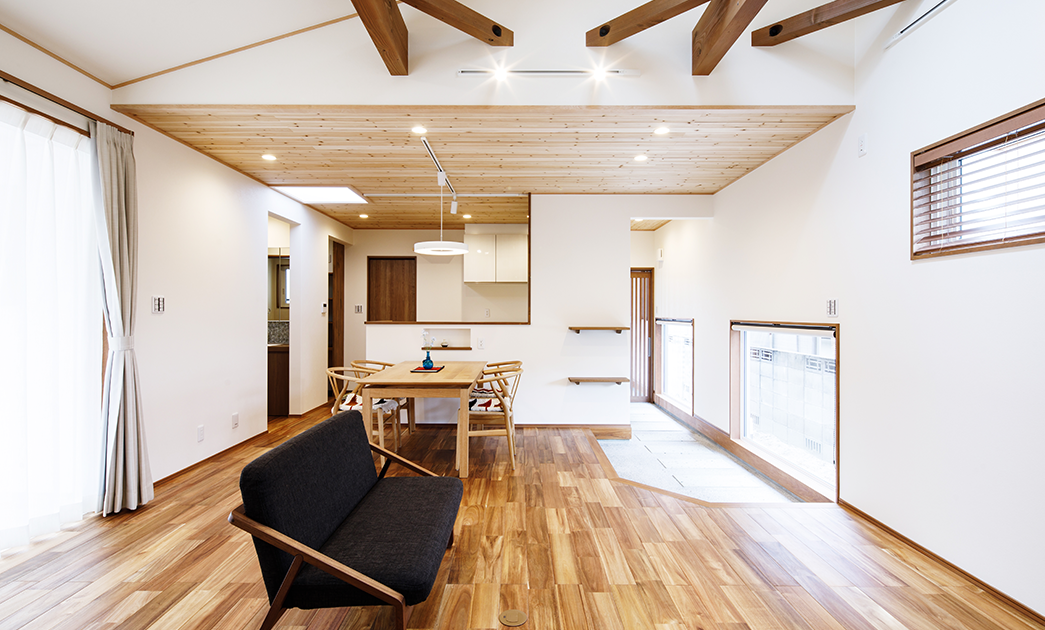 通り土間を囲む豊かな平屋暮らし