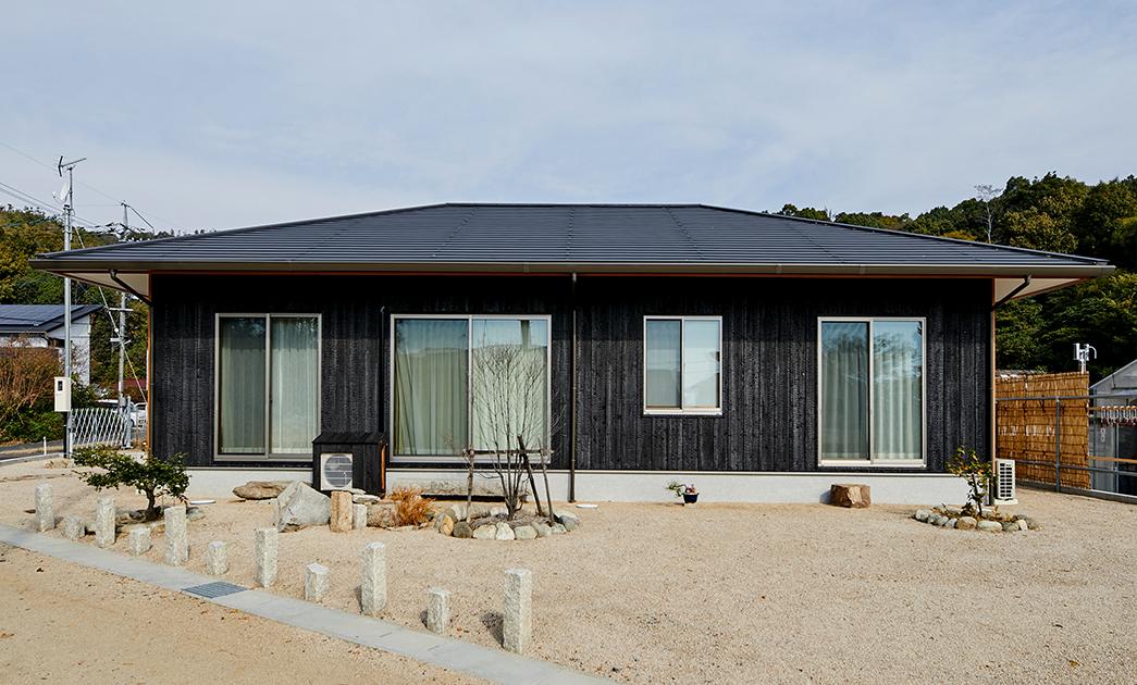 民藝とコケ玉のある平屋暮らし