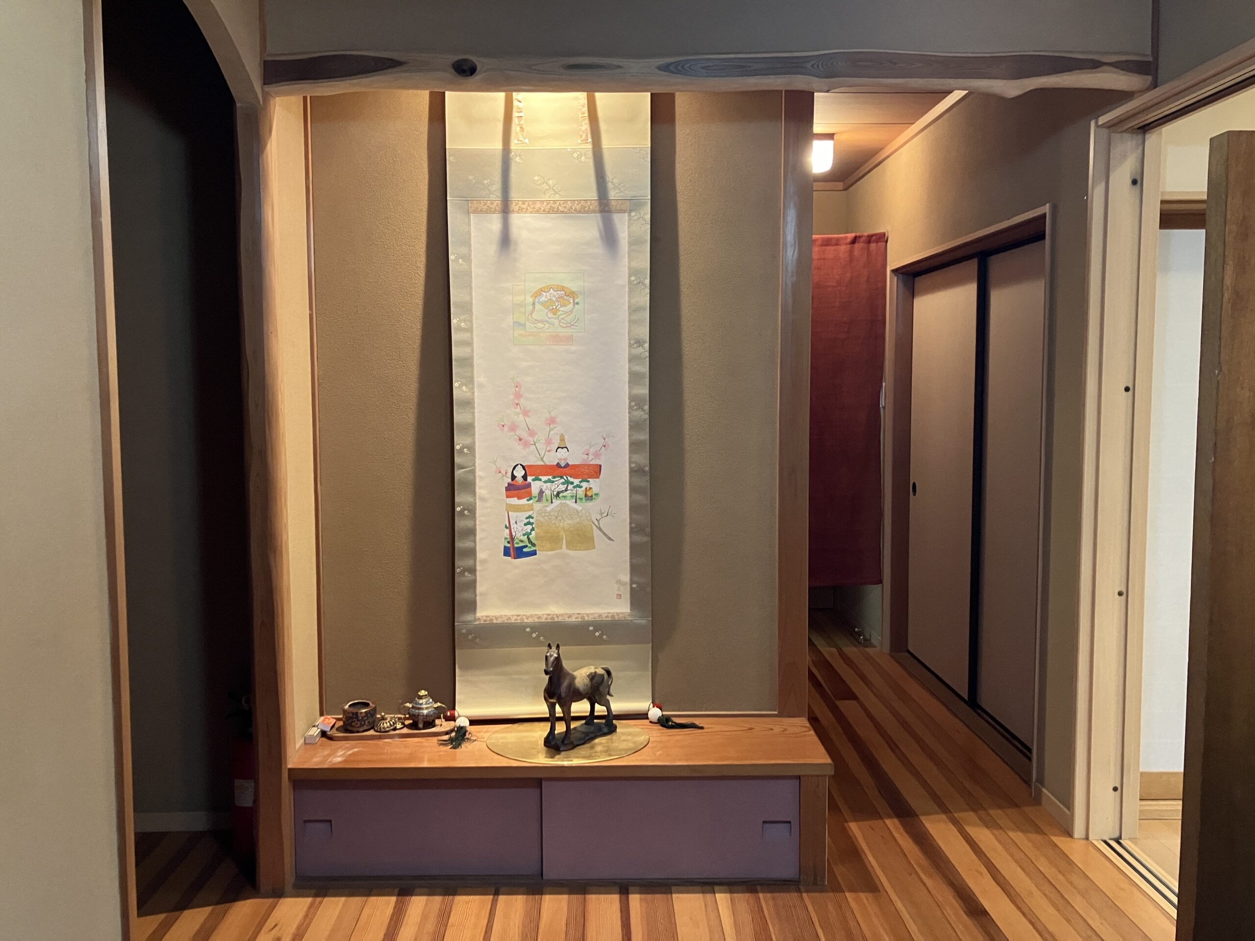 絵を飾りに行ってきました